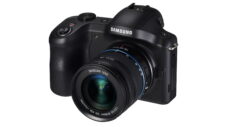 Samsung unveils Galaxy NX