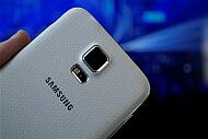 Galaxy S5 reportedly a massive hit on launch day, beats demand for the Galaxy S4