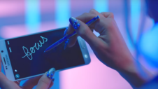 Focus on the Galaxy Note 5 in Ariana Grande’s new music video