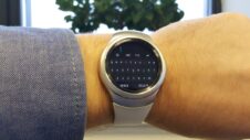 Gear S2 gets full QWERTY keyboard app, way to start messaging conversations from the watch