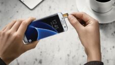 Initial sales of the Galaxy S7 and the Galaxy S7 edge have beaten expectations