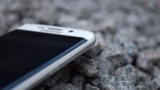 Galaxy S6 edge gets August security update, includes patch for ‘critical security vulnerability’