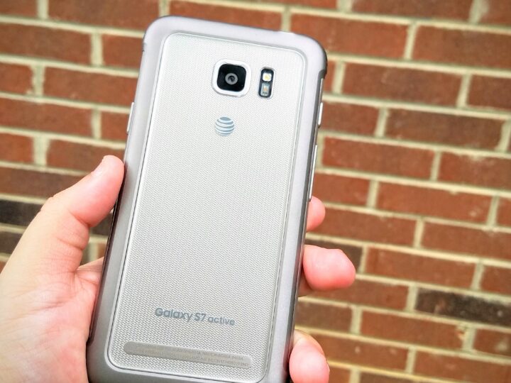 Galaxy S7 Active Back on Brick