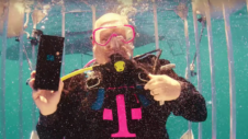 T-Mobile unboxes the Galaxy S8 rather dangerously under water