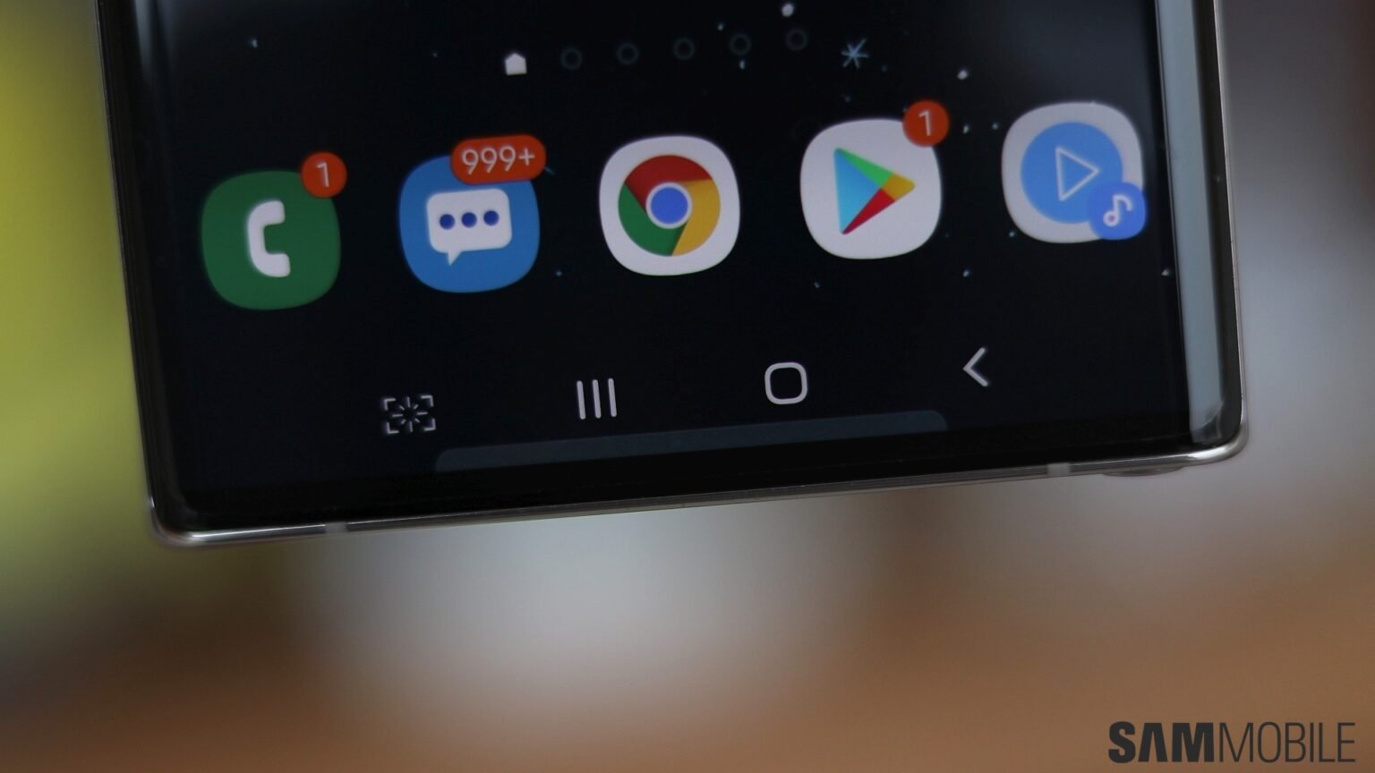 New NavStar update improves Galaxy Fold cover display navigation bar ...