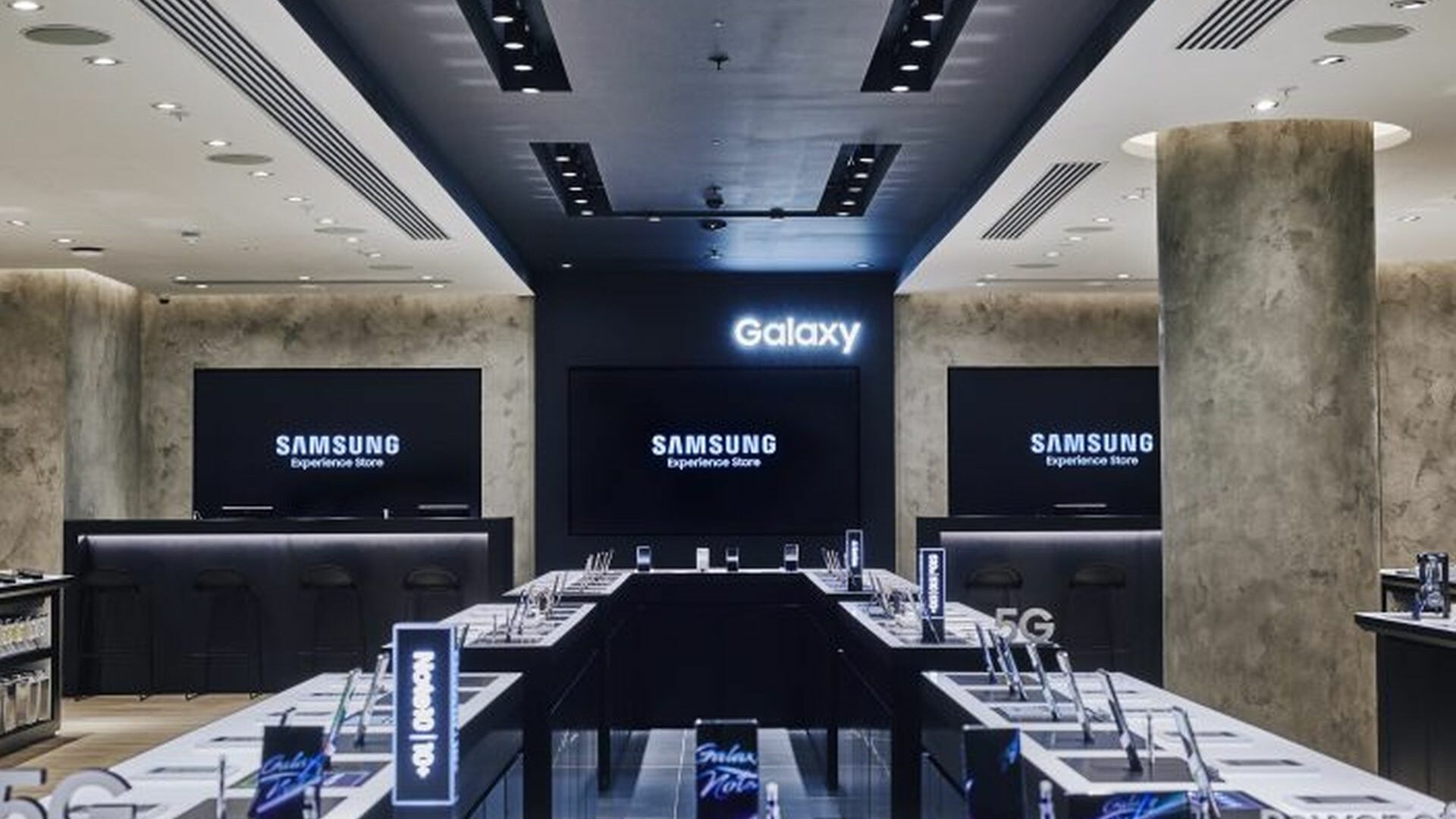 Samsung opens the largest Experience Store in the UK, offers discounts -  SamMobile