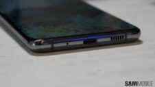 Does the Galaxy S20 have a headphone jack?