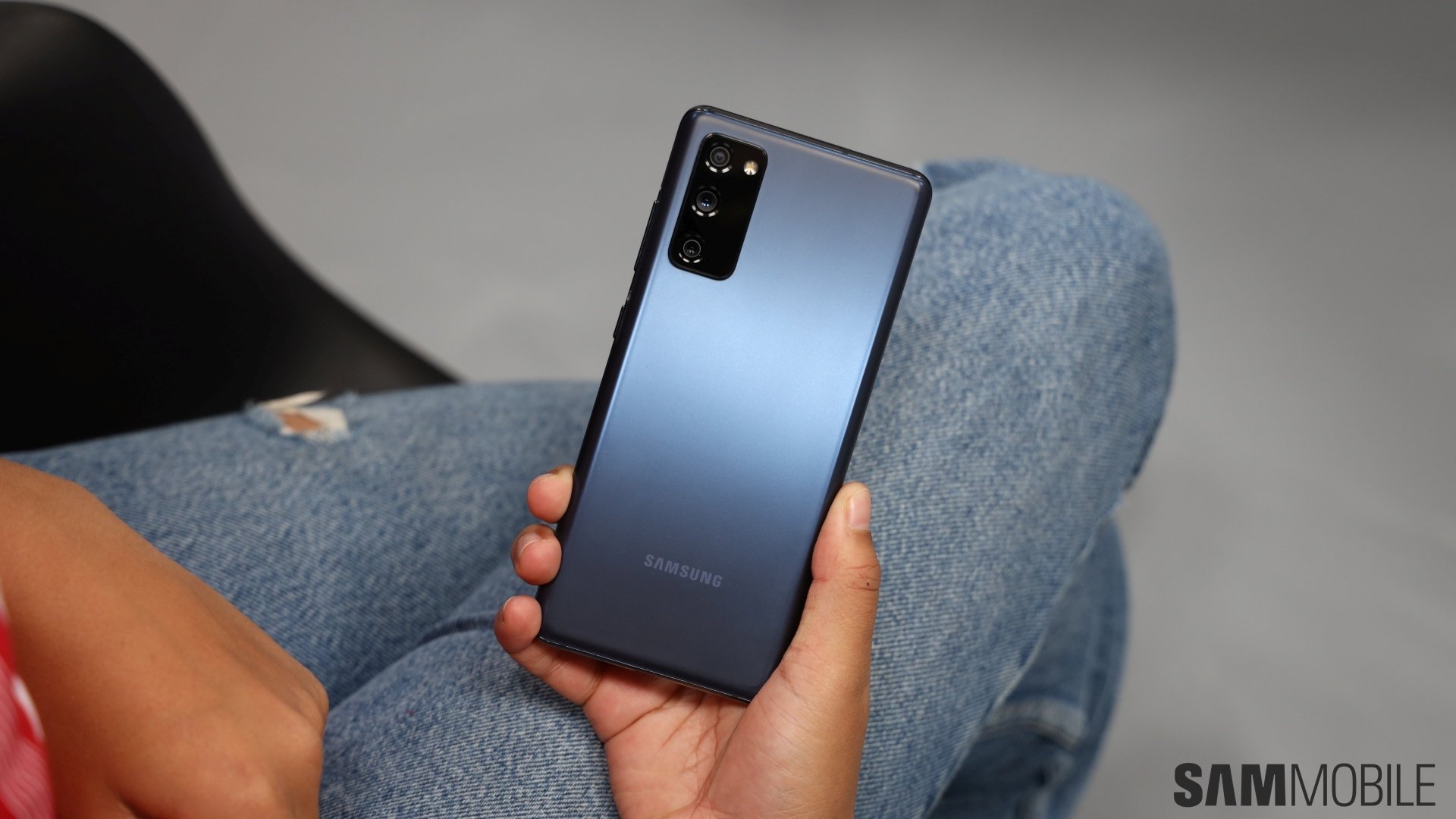 Samsung Galaxy S20 FE Review: A Flagship Experience That Won't Hurt Your  Pocket - Samsung Galaxy S20 Fan Edition