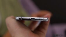 No, the Galaxy S21 series doesn’t have a headphone jack