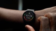 Google releases Weather app for Wear OS, but it’s nowhere as good as Samsung’s