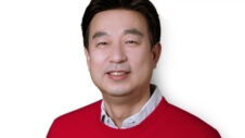 Samsung hires high-profile exec to lead online sales and marketing