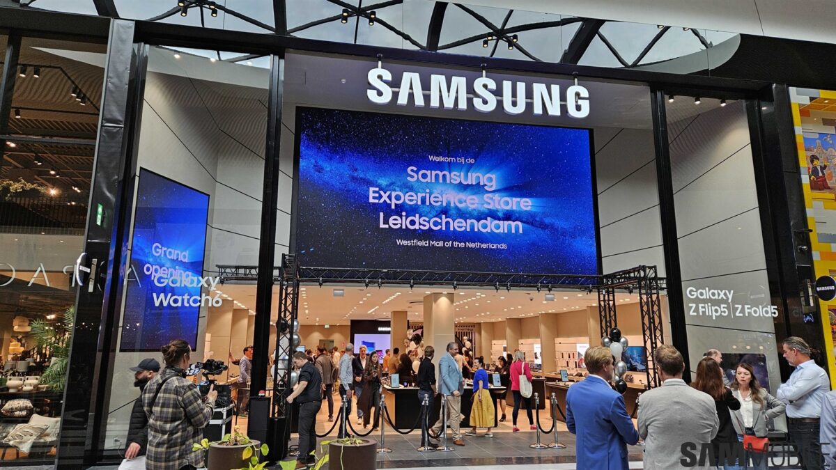 Samsung's new Netherlands Experience Store greets you with a huge ...