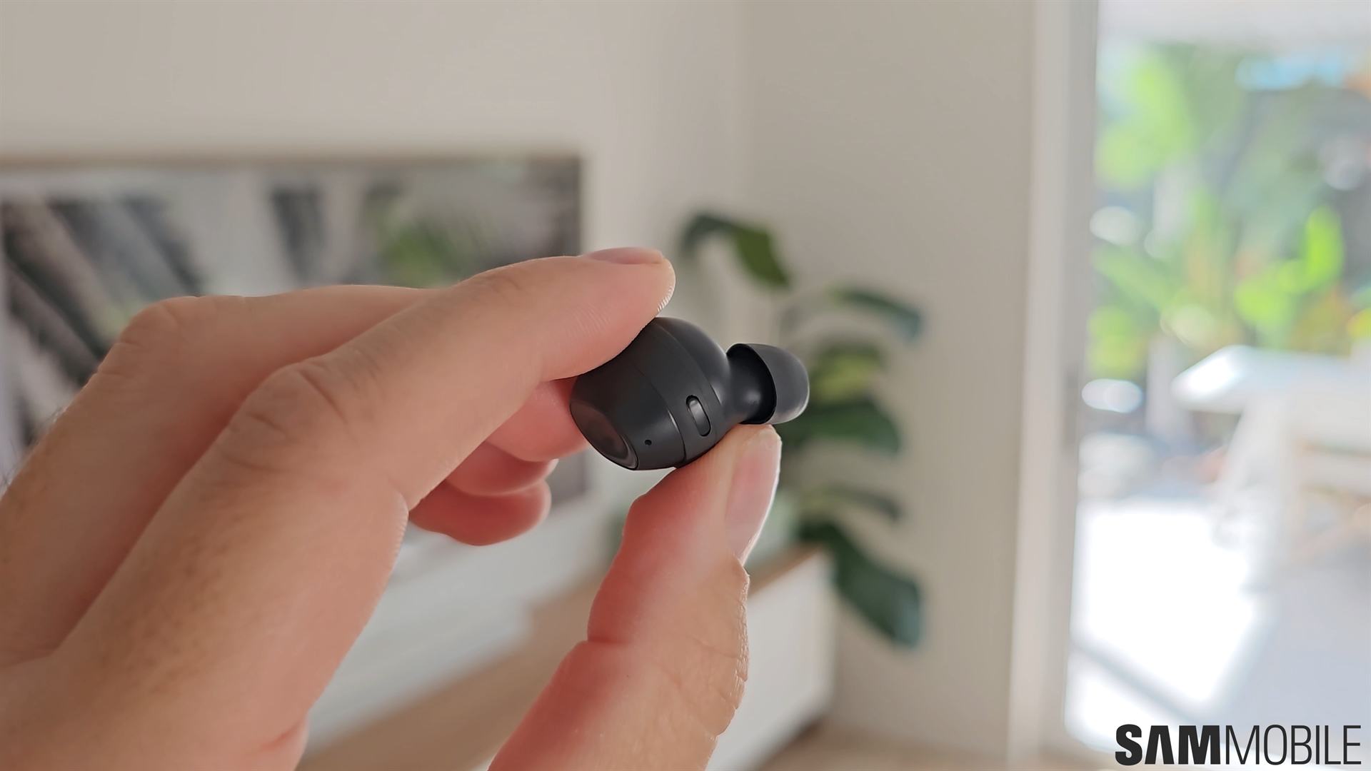 Samsung Galaxy Buds FE review: sometimes the fit is everything - The Verge