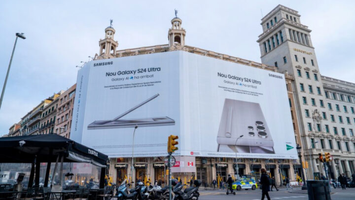 Samsung Galaxy S24 Ультра Наружная Реклама Площадь Каталонии Барселона Испания MWC 2024