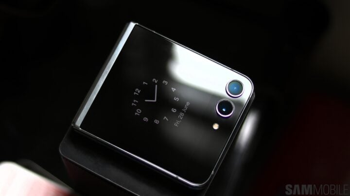 قد يحتوي Galaxy Z Flip 6 على لوحة عرض غطاء IPS LCD