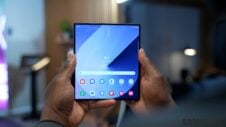 How big are the Galaxy Z Fold 6 displays?