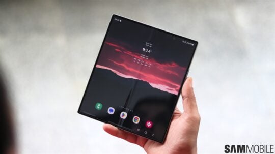 Galaxy Z Fold 6 review: Display