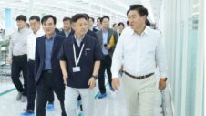 Top Samsung official visits company’s smartphone factory in India