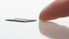 Samsung’s new smartphone memory chip is as thin as a fingernail