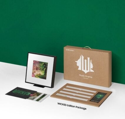 An overview of the box contents for the Music Frame WICKED Edition