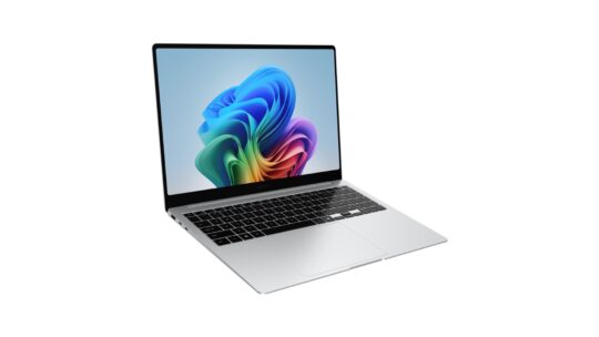 Samsung Galaxy Book 5 Pro Ports Left