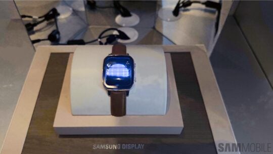 Samsung Display SmartWatch Micro LED Screen Prototype CES 2025